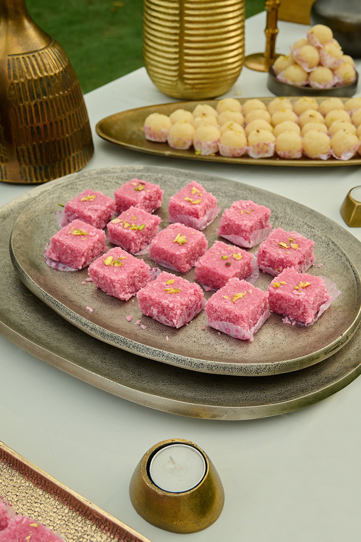 Mati CAST ALUMINIUM Grey Trays