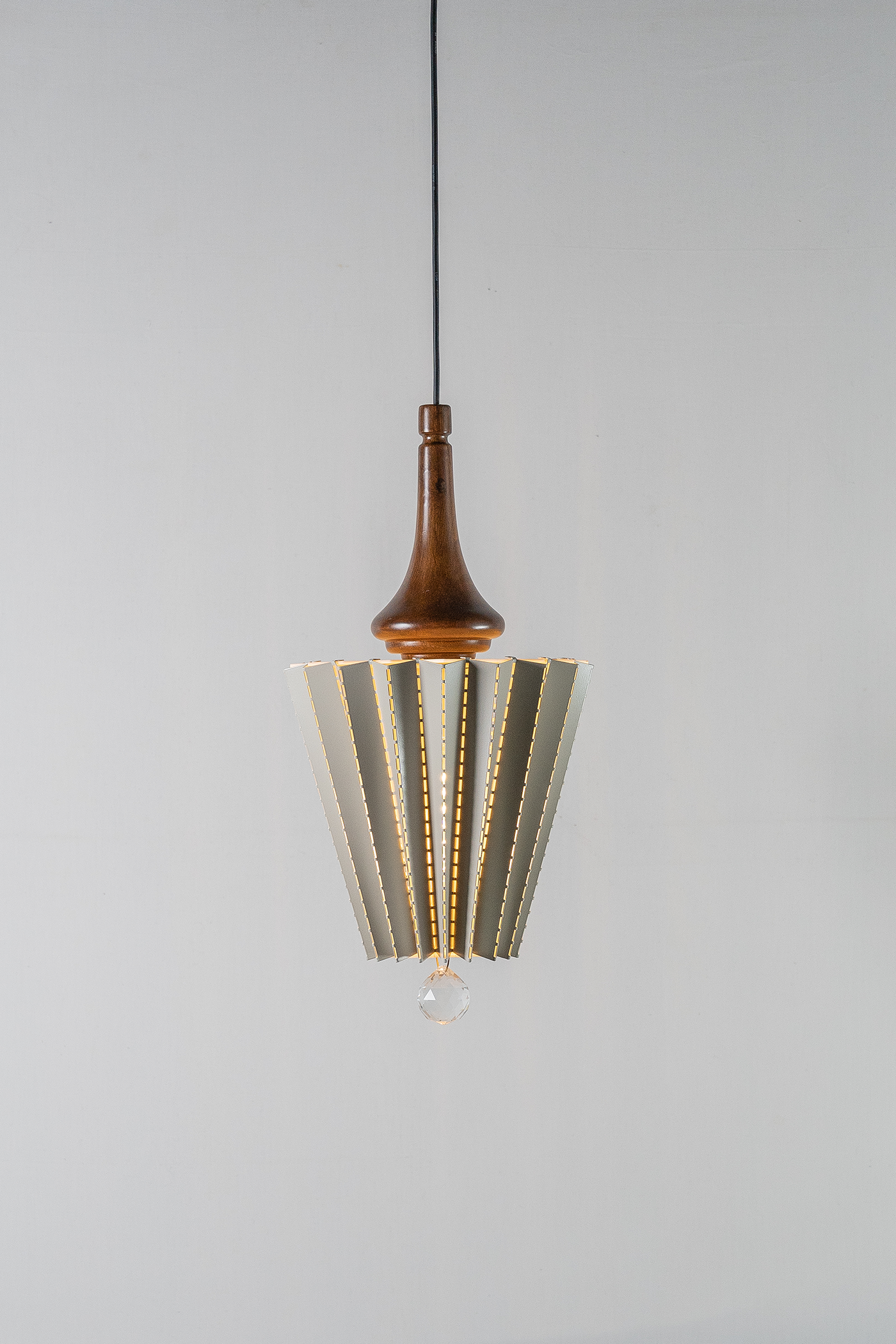 Upside down pendant light