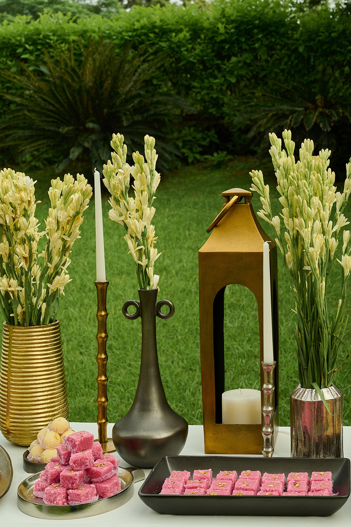 Trava CAST ALUMINIUM Dark Grey Vase
