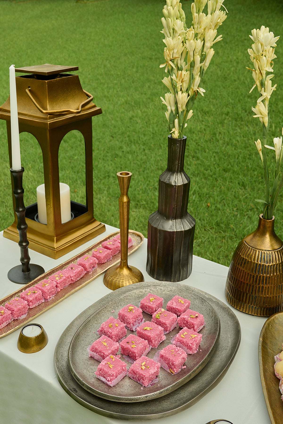 Mati CAST ALUMINIUM Grey Trays