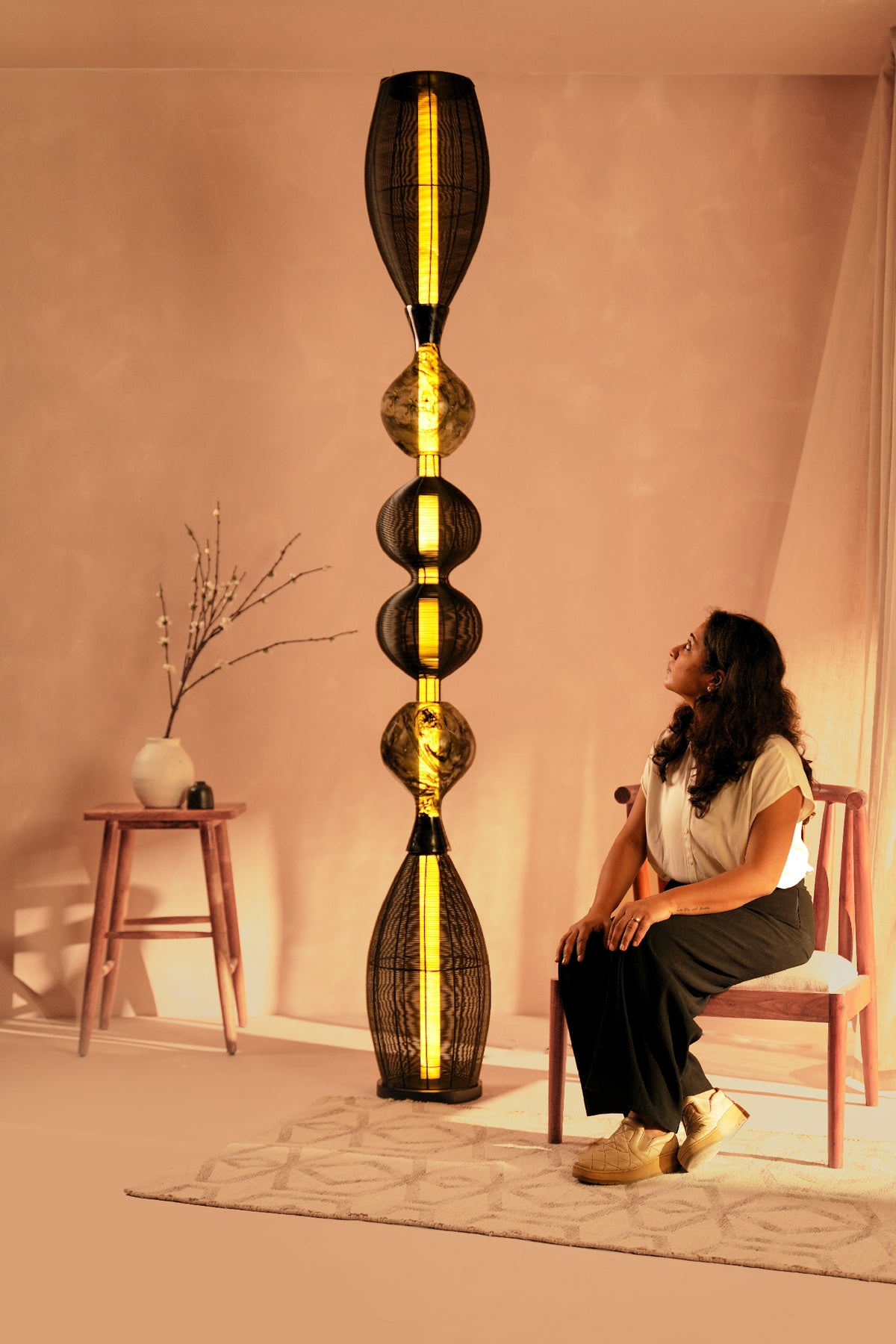 Notto Black Column Floor Lamp