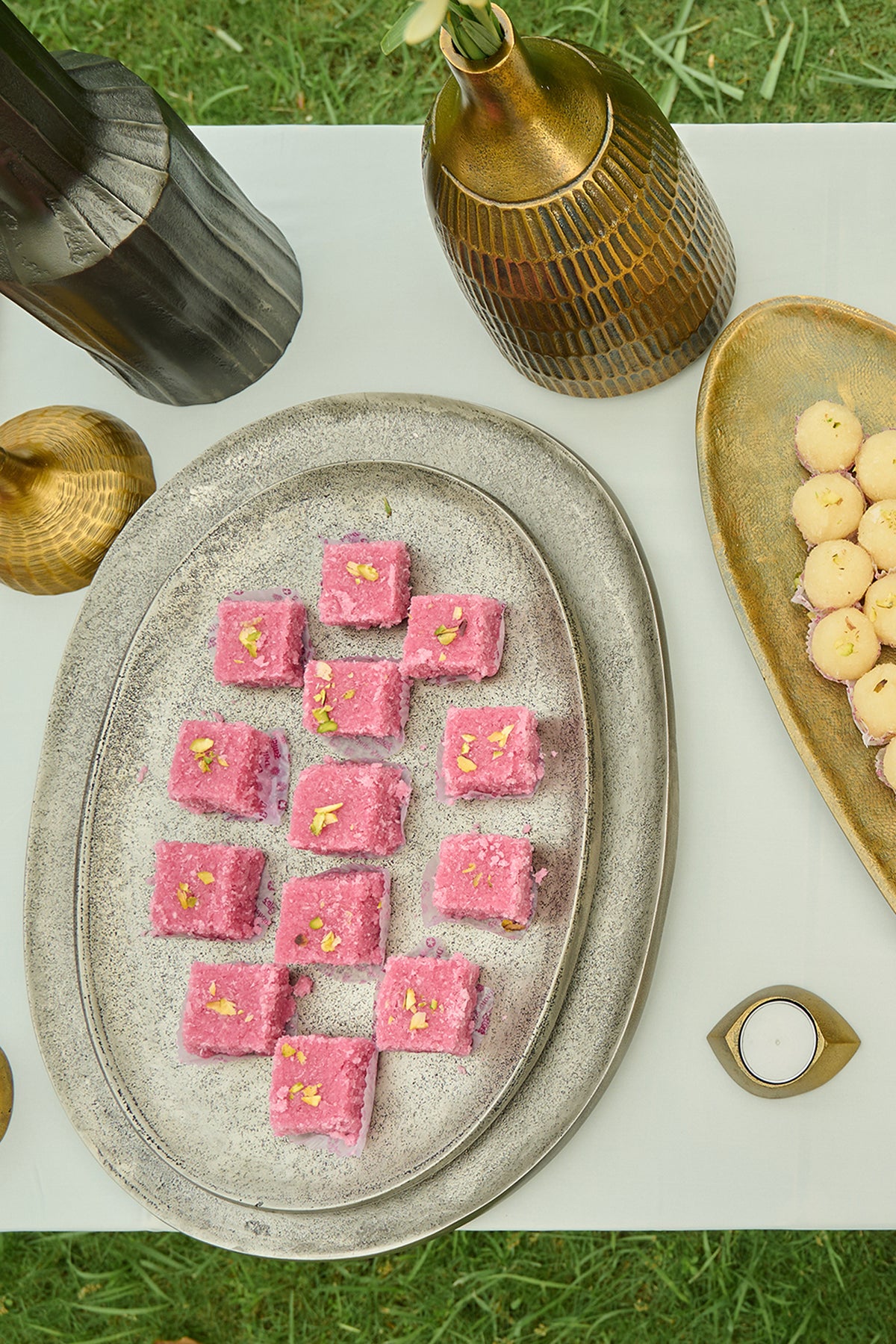 Mati CAST ALUMINIUM Grey Trays