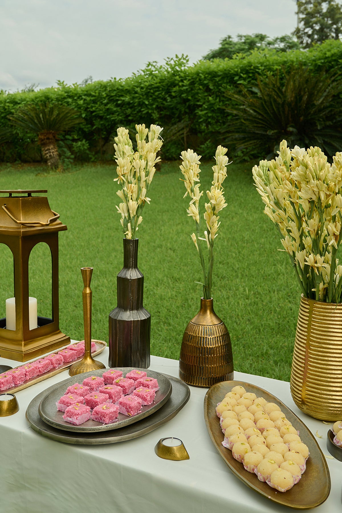 Vritt CAST ALUMINIUM Gold Tray