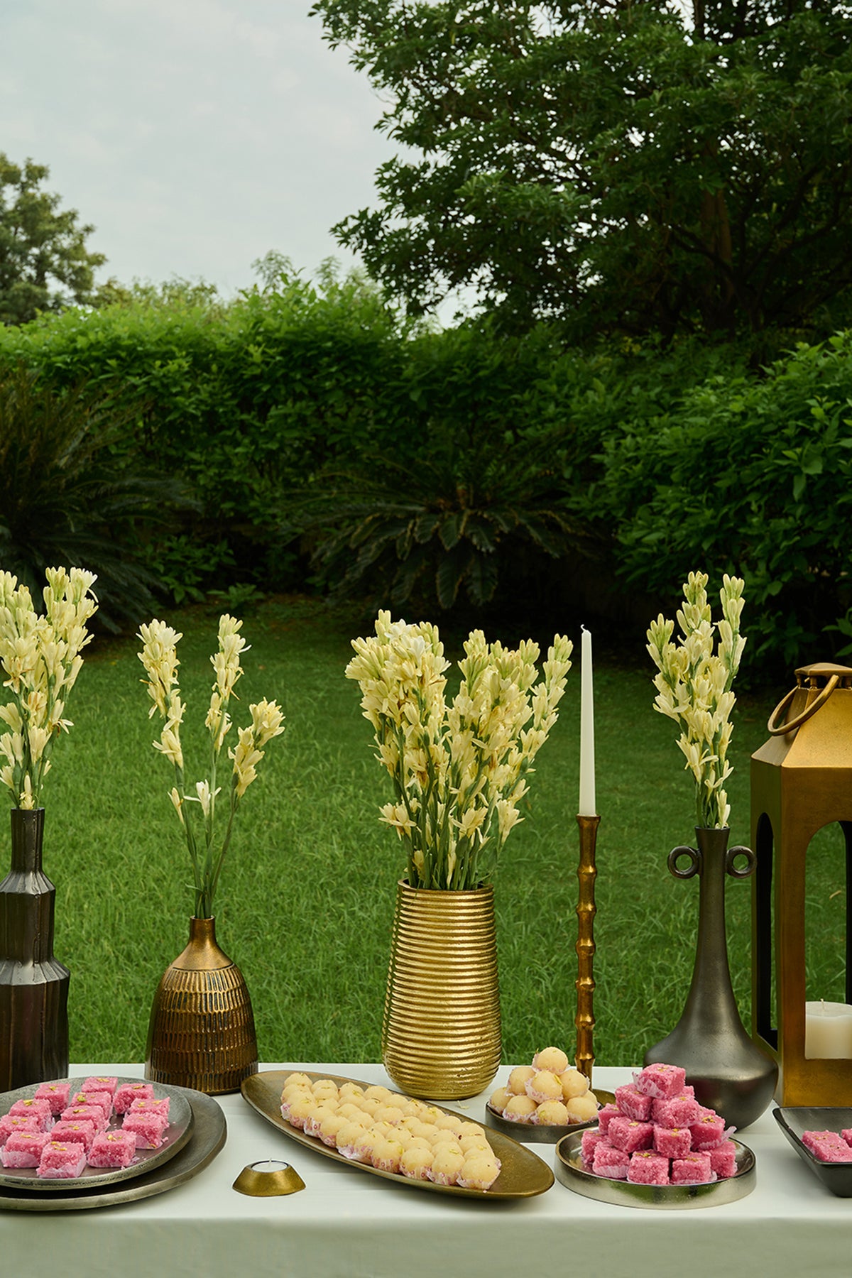 Vritt CAST ALUMINIUM Gold Tray