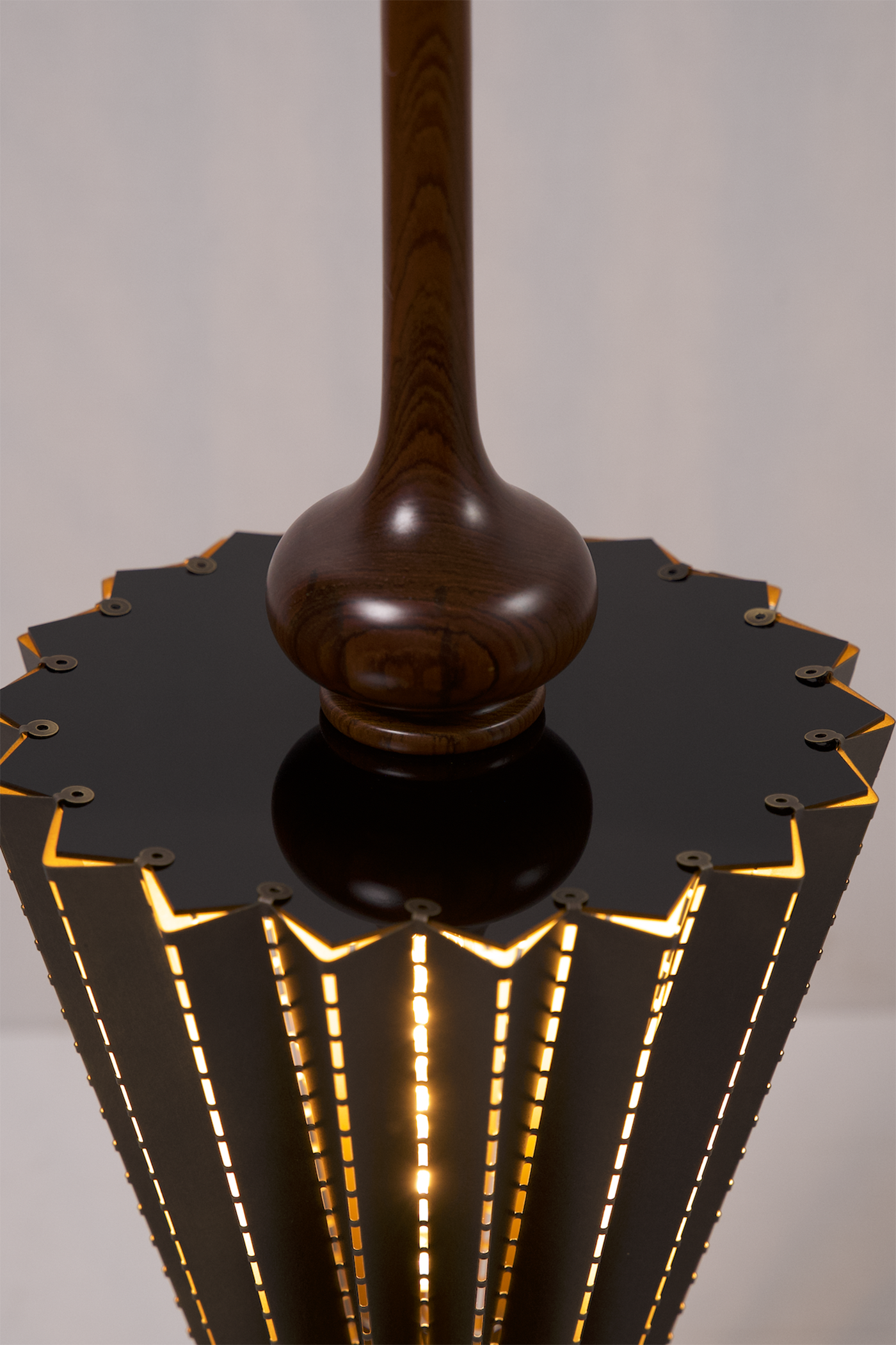 Upside down pendant light