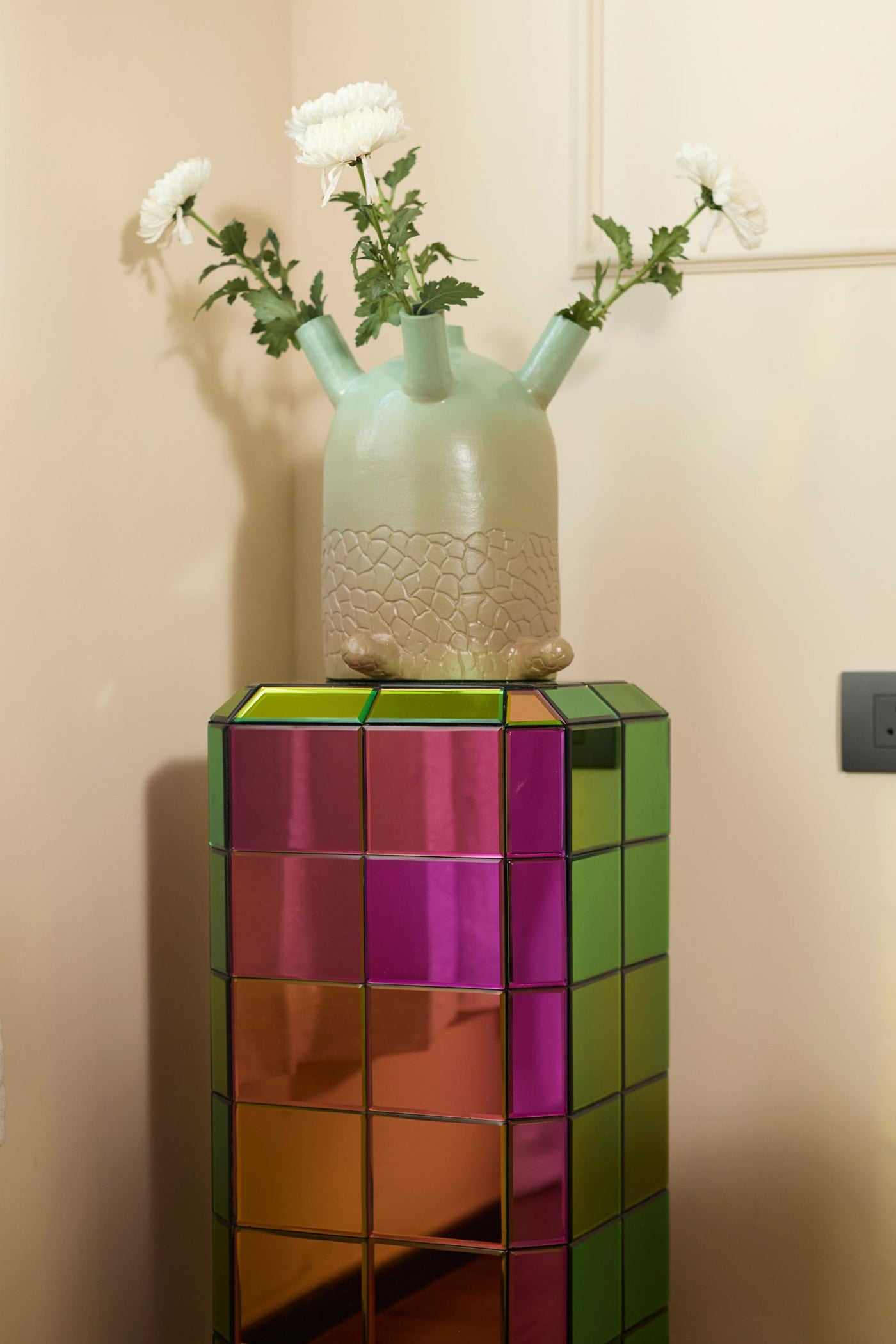 Nexus Pedestal