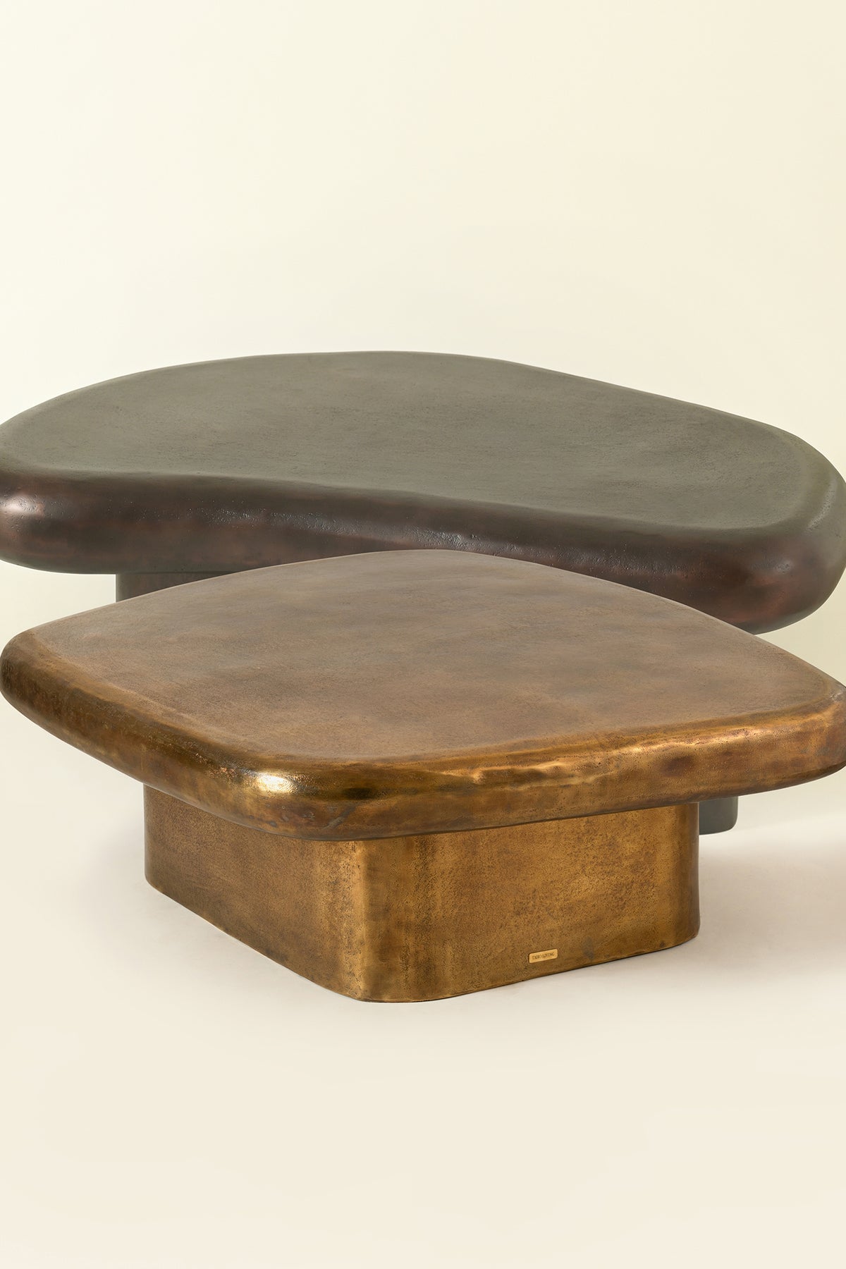 Pebble coffee CAST ALUMINIUM Gold table (BRONZE)