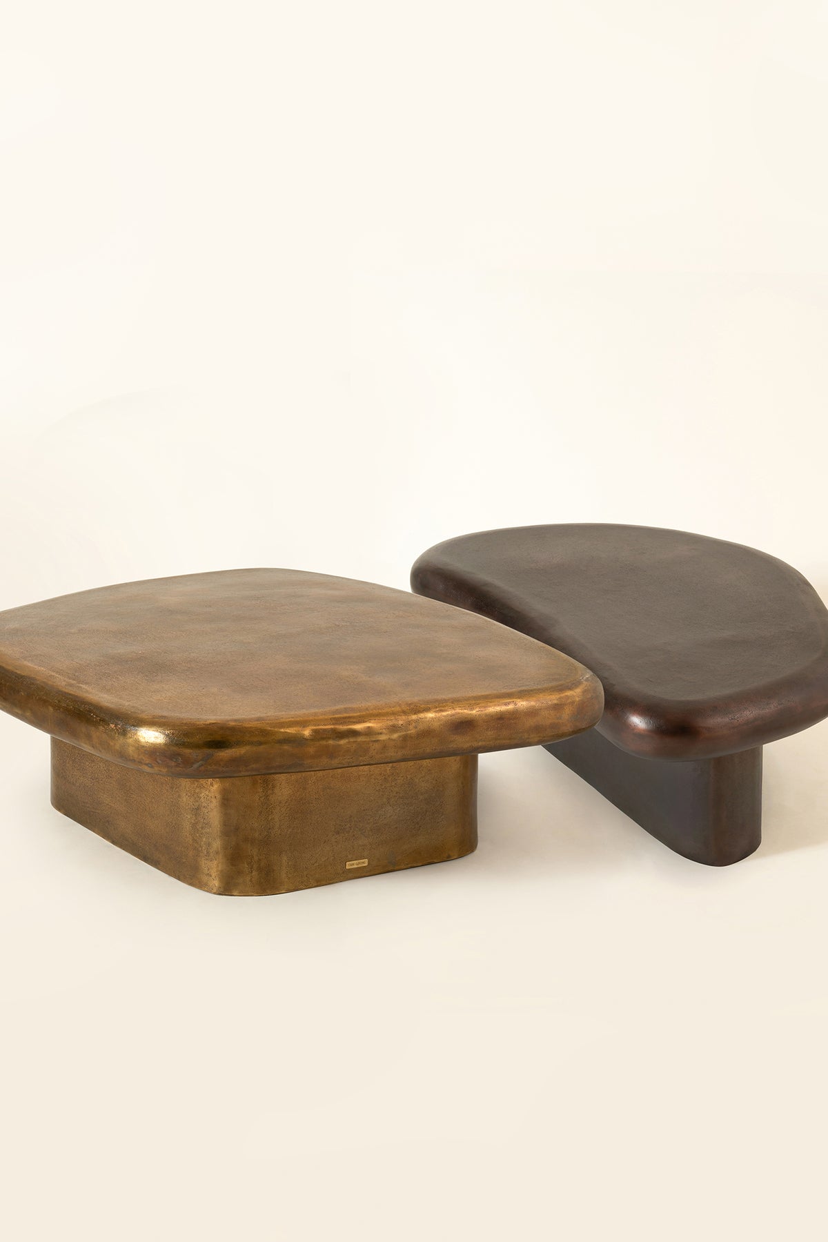 Pebble coffee CAST ALUMINIUM Black table (Brass antique)