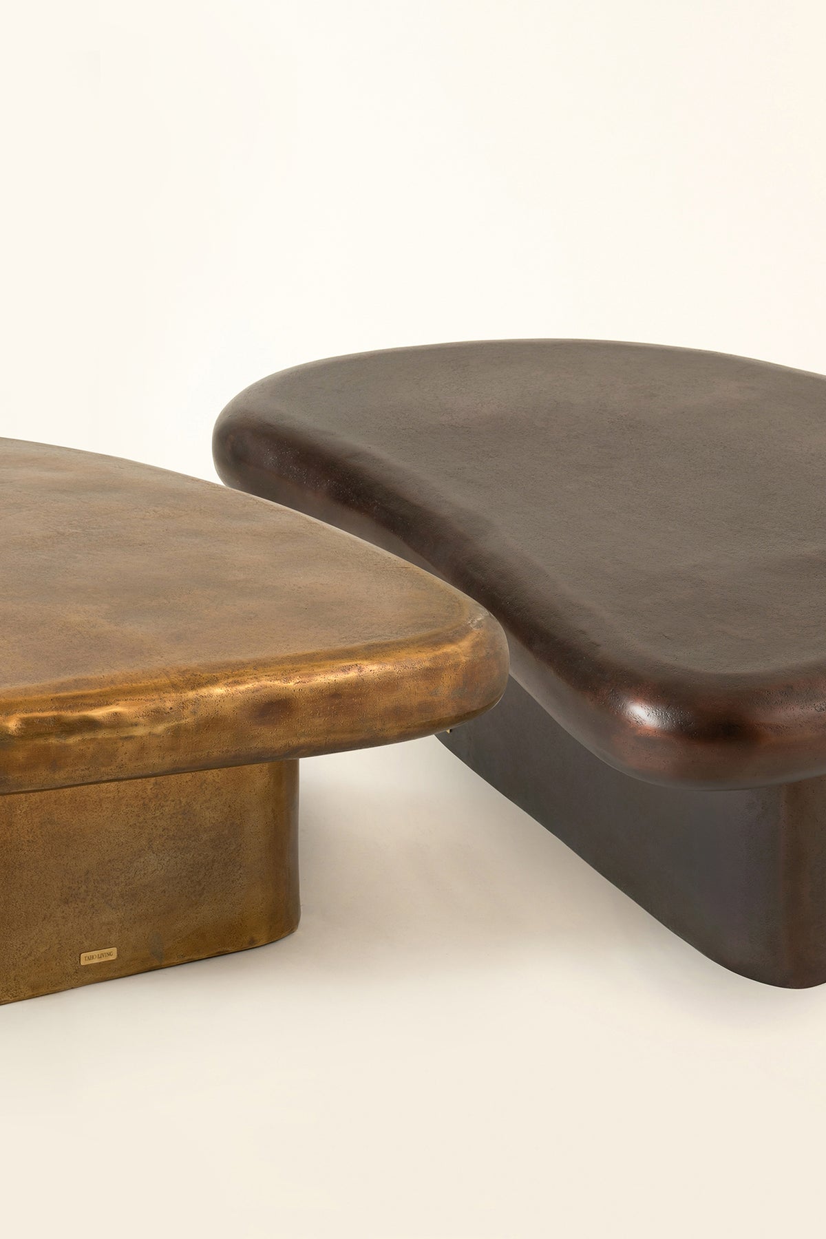 Pebble coffee CAST ALUMINIUM Gold table (BRONZE)