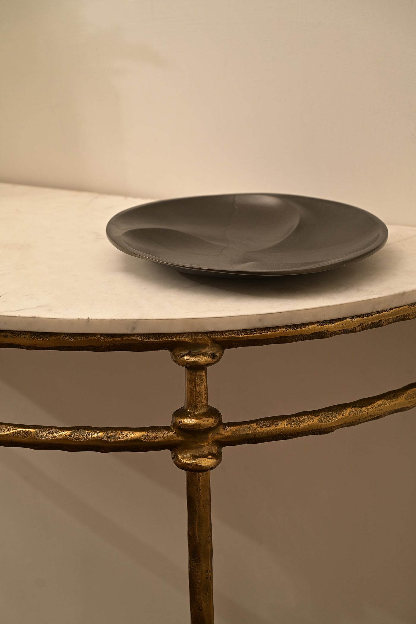 Jina
Console Table