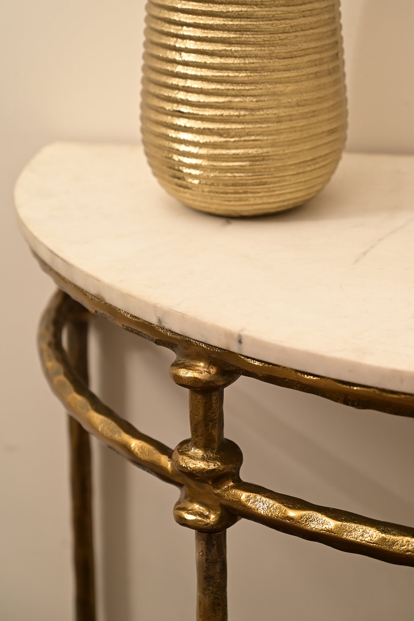 Jina
Console Table