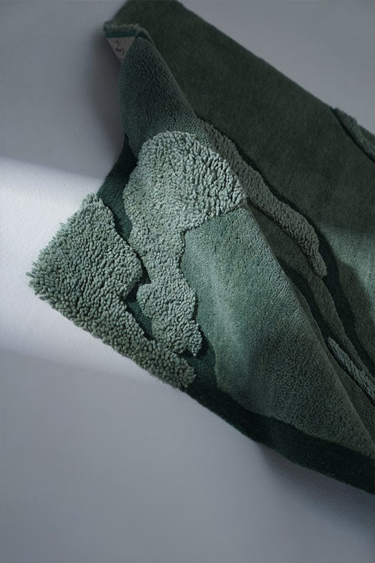 Mounds 100% New Zealand wool Moss Rug
