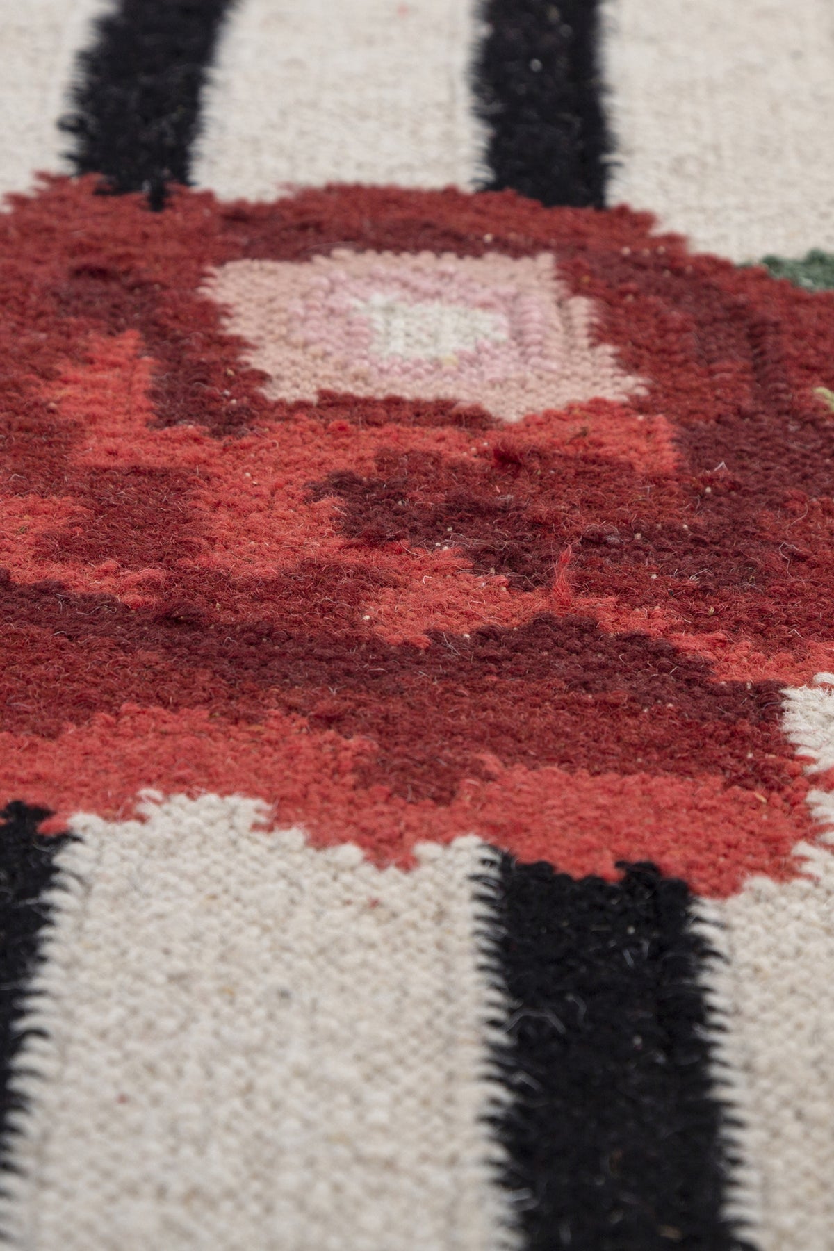 Jaipur Rugs Soft Floral 6X9 Feet Rug| White & Ebony Hand Knotted Dhurrie Carpet For Living Room