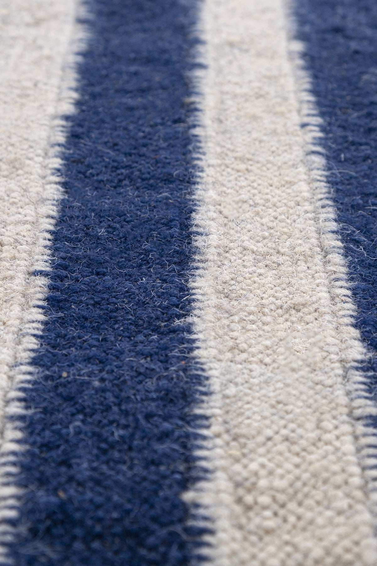 Jaipur Rugs Soft Scalloped Border Striped 5X8 Feet Rug| White & Medium Cobalt Hand Knotted Dhurrie Carpet For Living Room