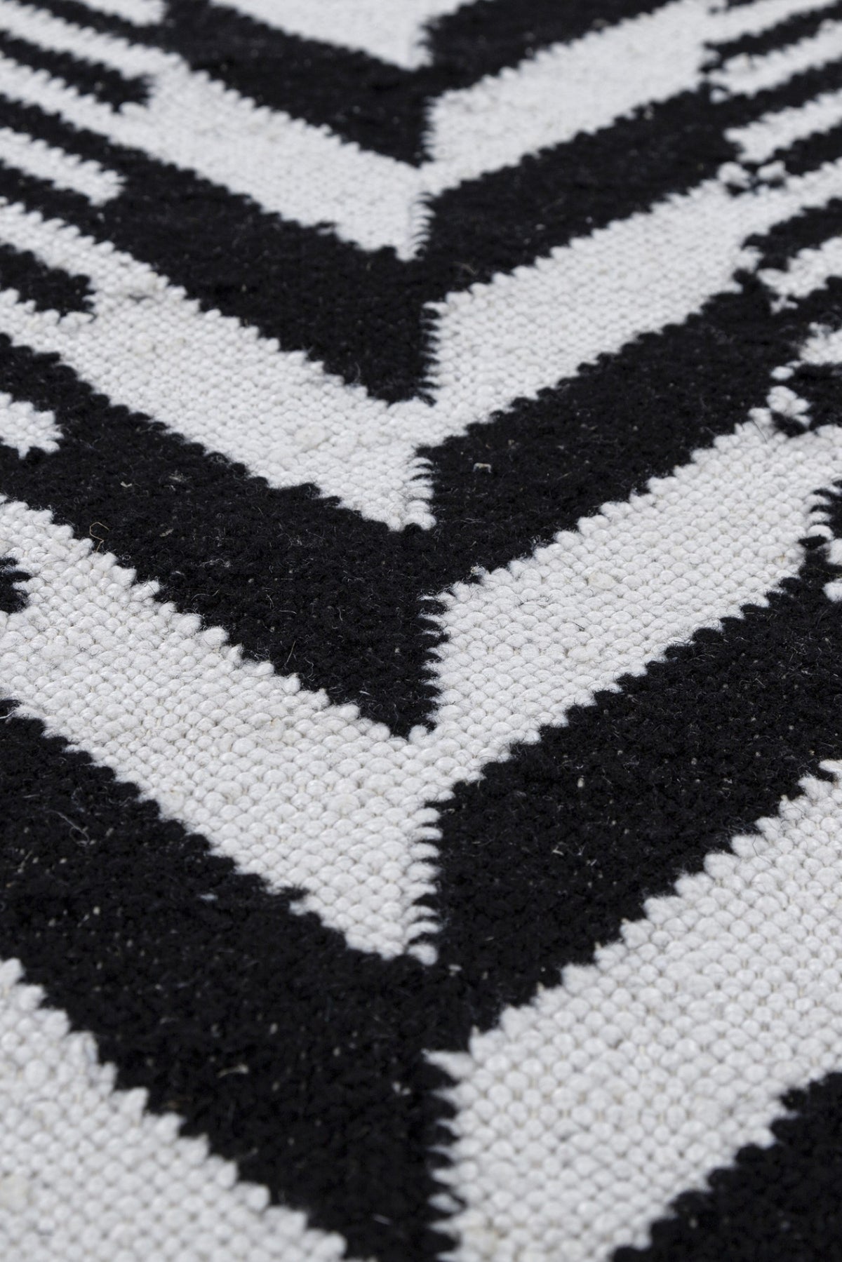 Jaipur Rugs Soft Interlocking Chevron 4X6 Feet Rug| Ebony & Undyed White Hand Knotted Dhurrie Carpet For Living Room