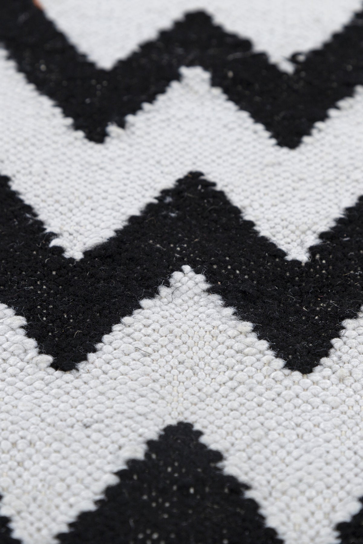 Jaipur Rugs Soft Chevron 6X9 Feet Rug| Ebony & Undyed White Hand Knotted Dhurrie Carpet For Living Room
