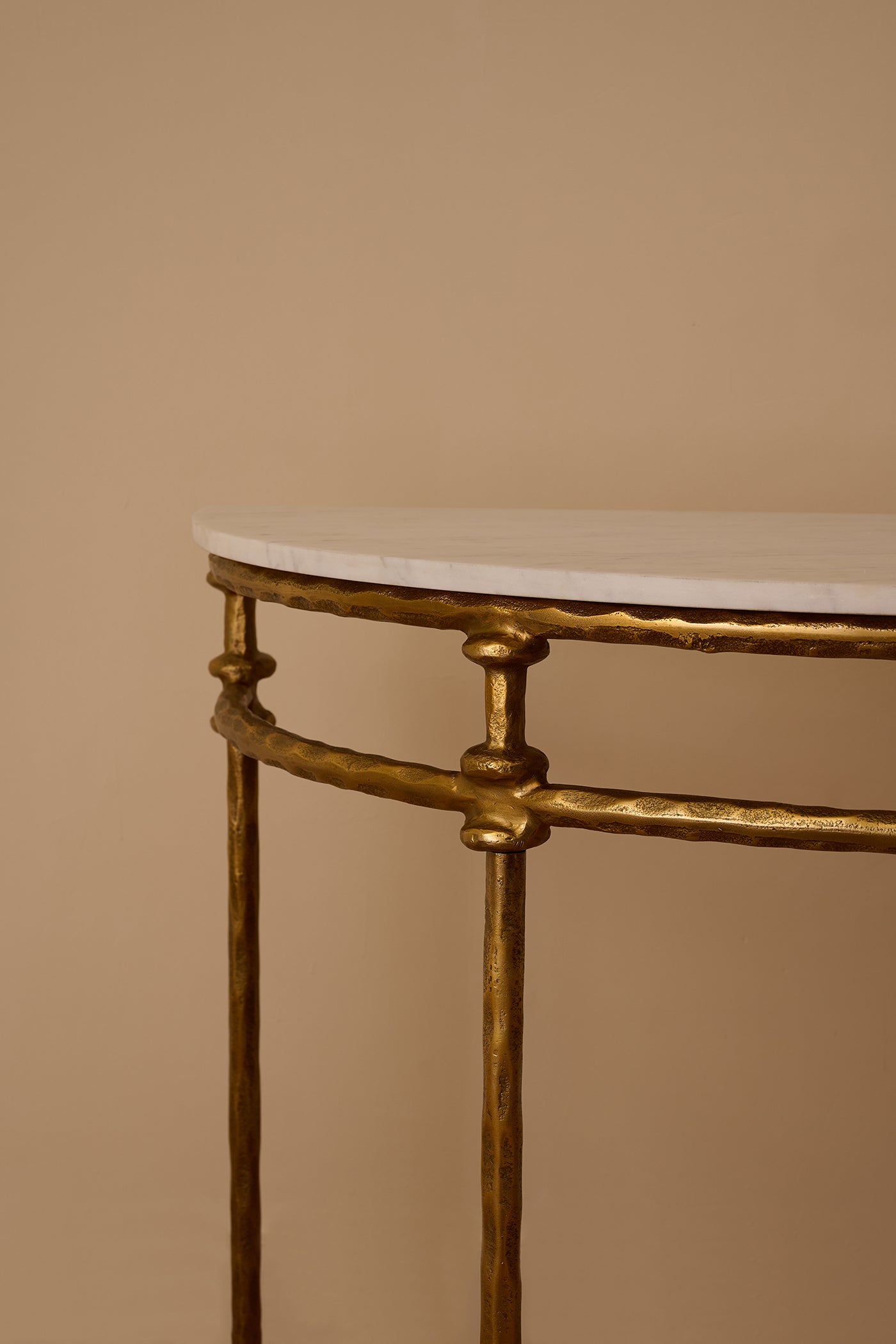 Jina
Console Table