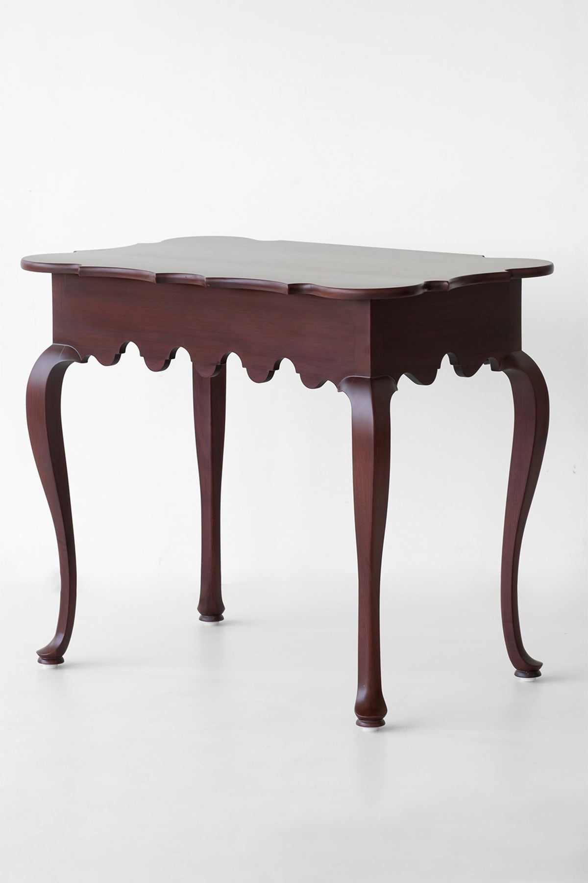 Queen Anne'S Scalloped Pine Wood Brown Table