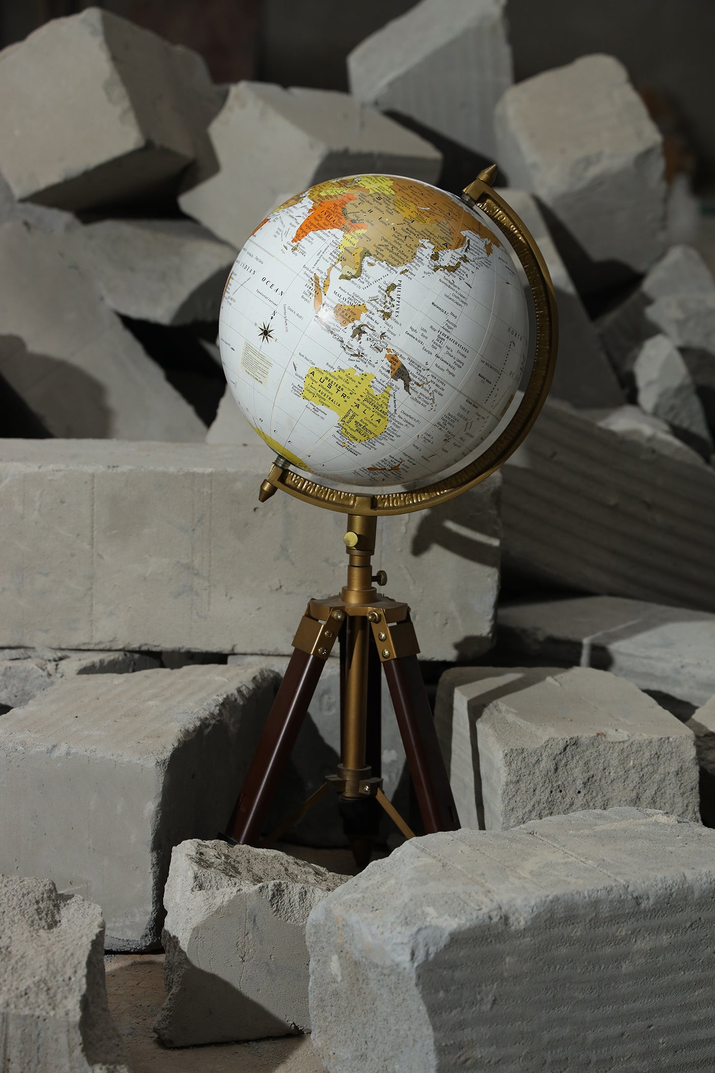 Globe Medium