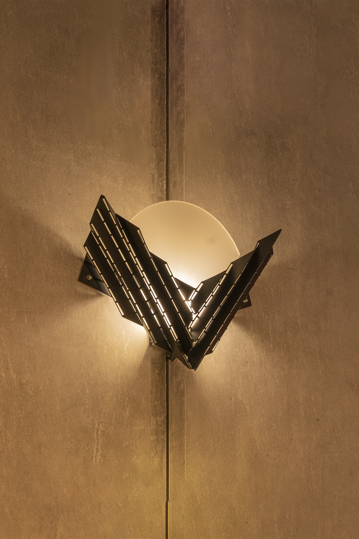 Wingle wall sconce