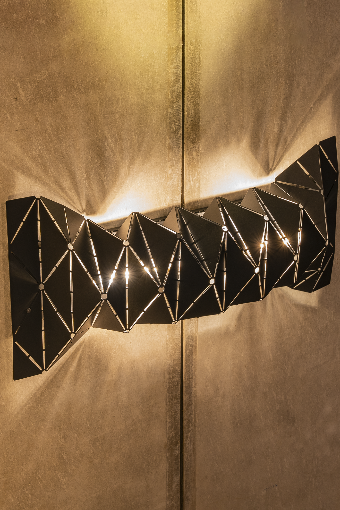 Twizzle wall sconce