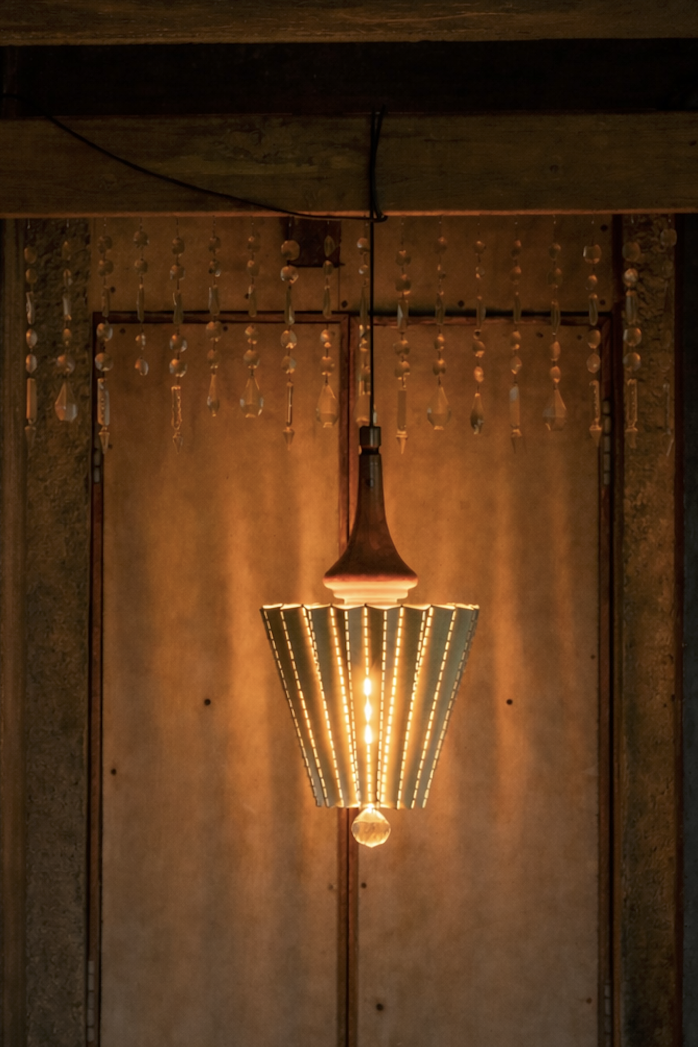 Upside down pendant light