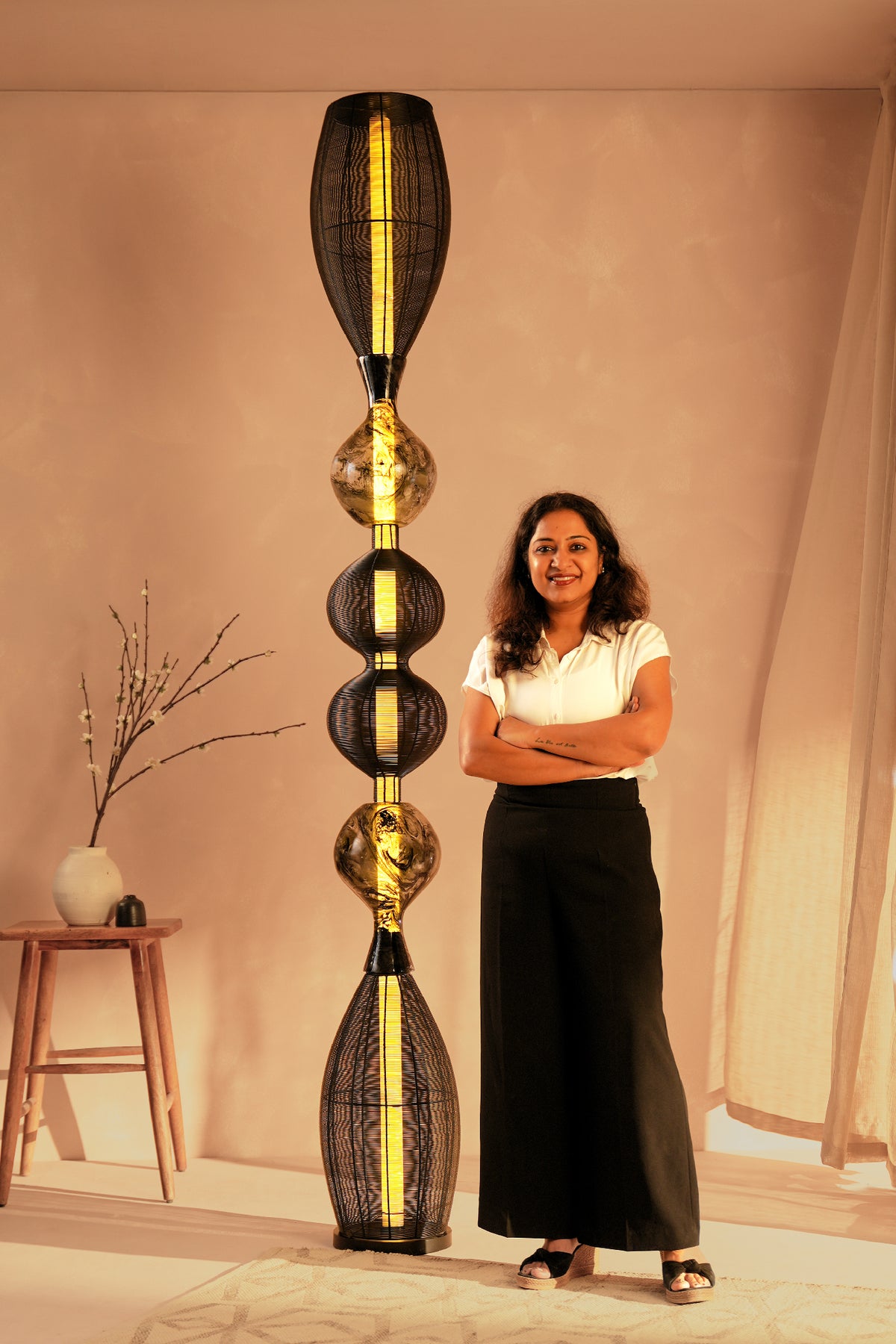 Notto Black Column Floor Lamp