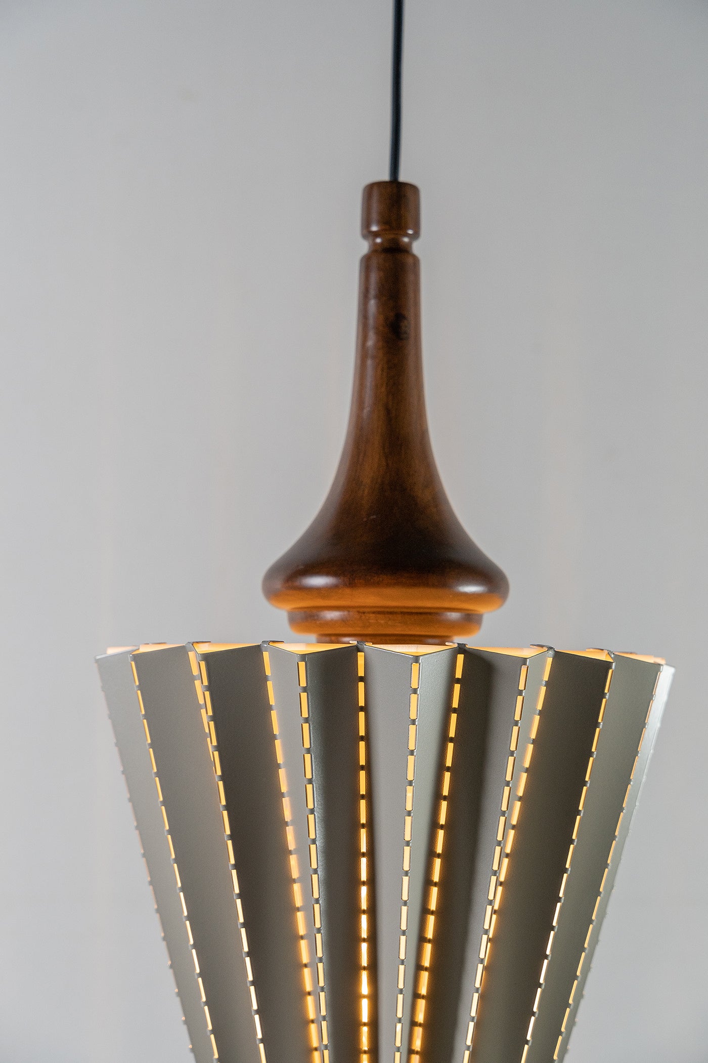 Upside down pendant light