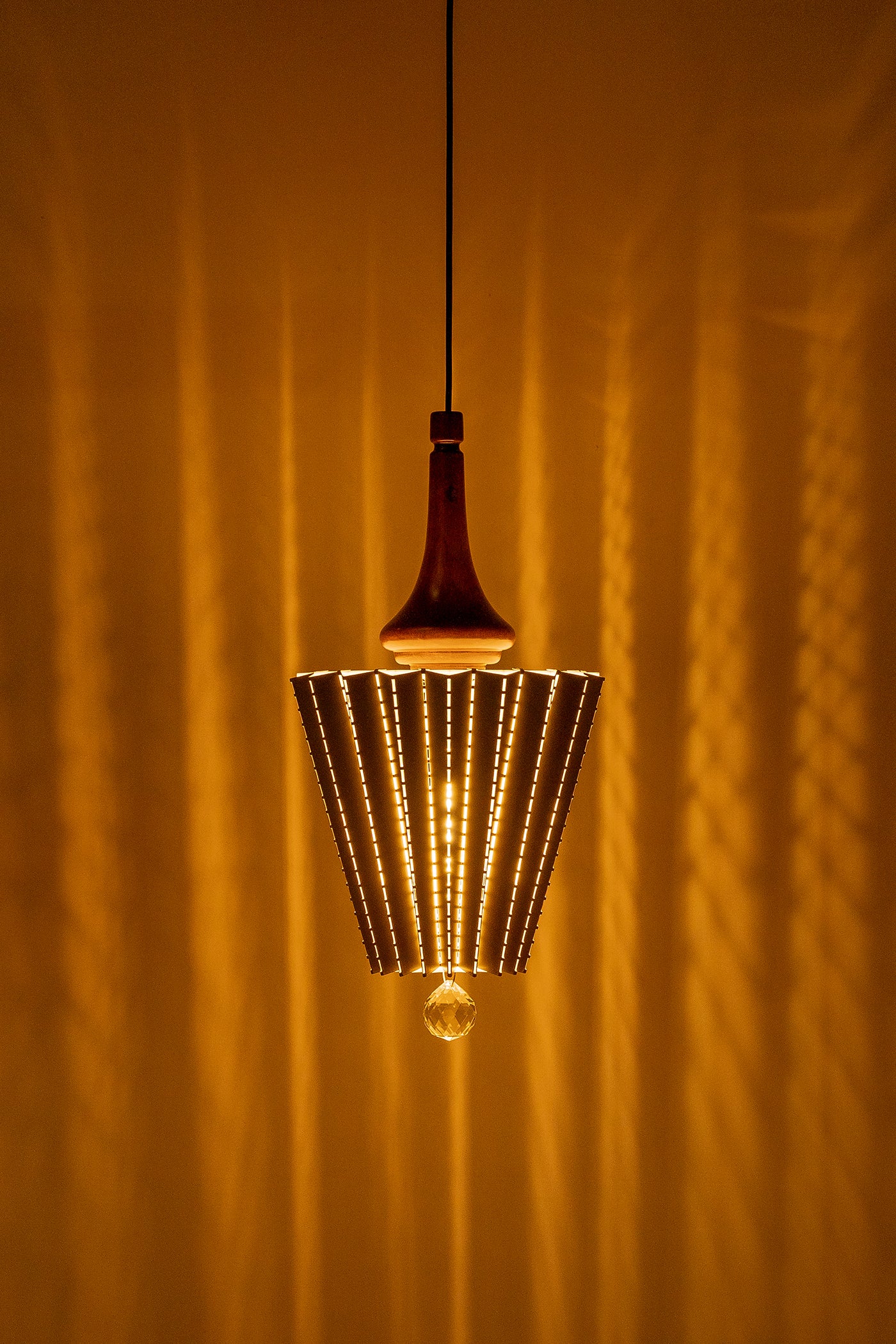 Upside down pendant light