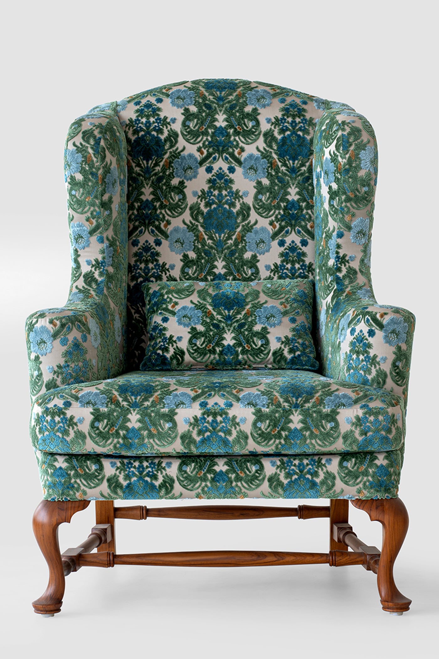 Queen Anne’S
Winged Armchair