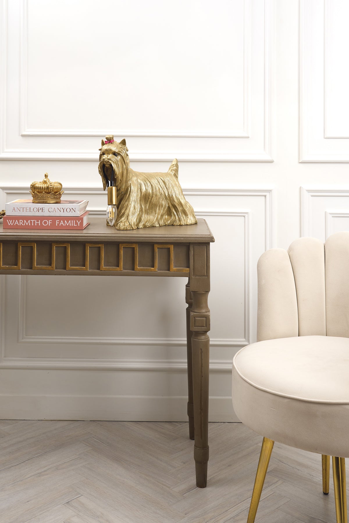 Daisy Resin Gold Table Lamp