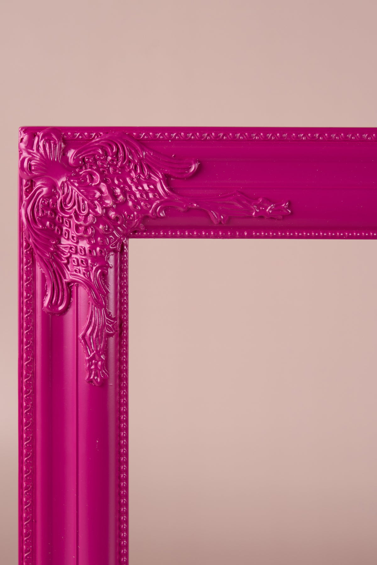 The Baroque Wood Magenta Frame