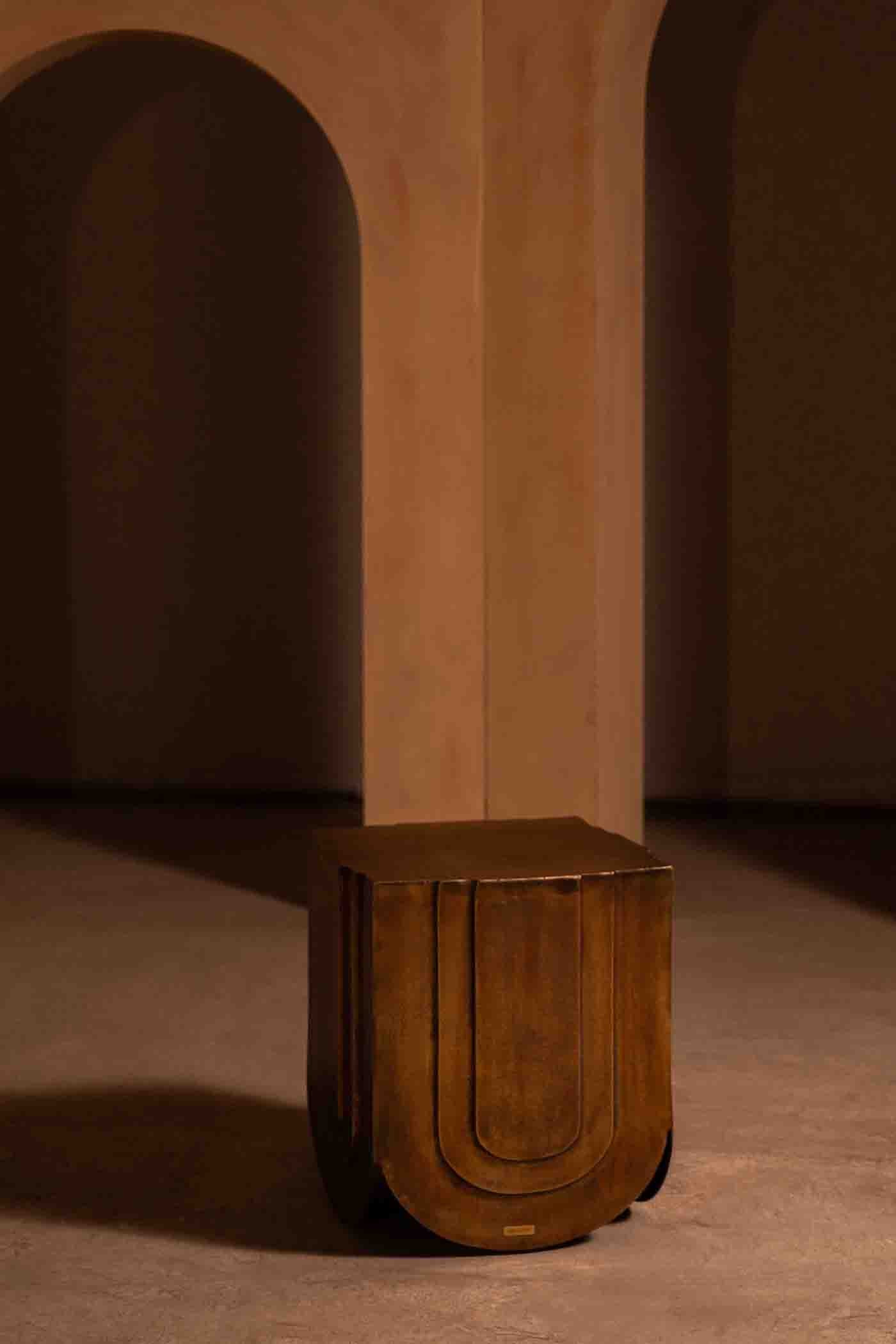 Veil side table