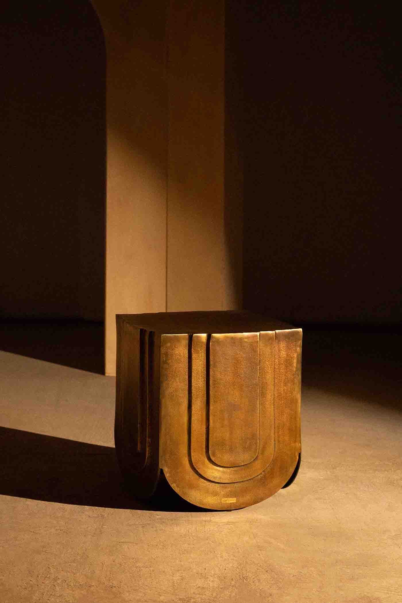 Veil side table