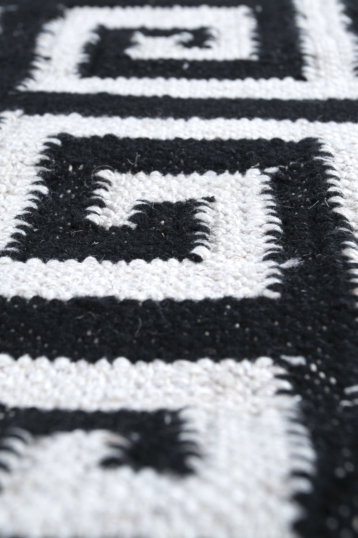 Jaipur Rugs Soft Greek Key 5X8 Feet Rug| Ebony & Antique White Hand Knotted Dhurrie Carpet For Living Room