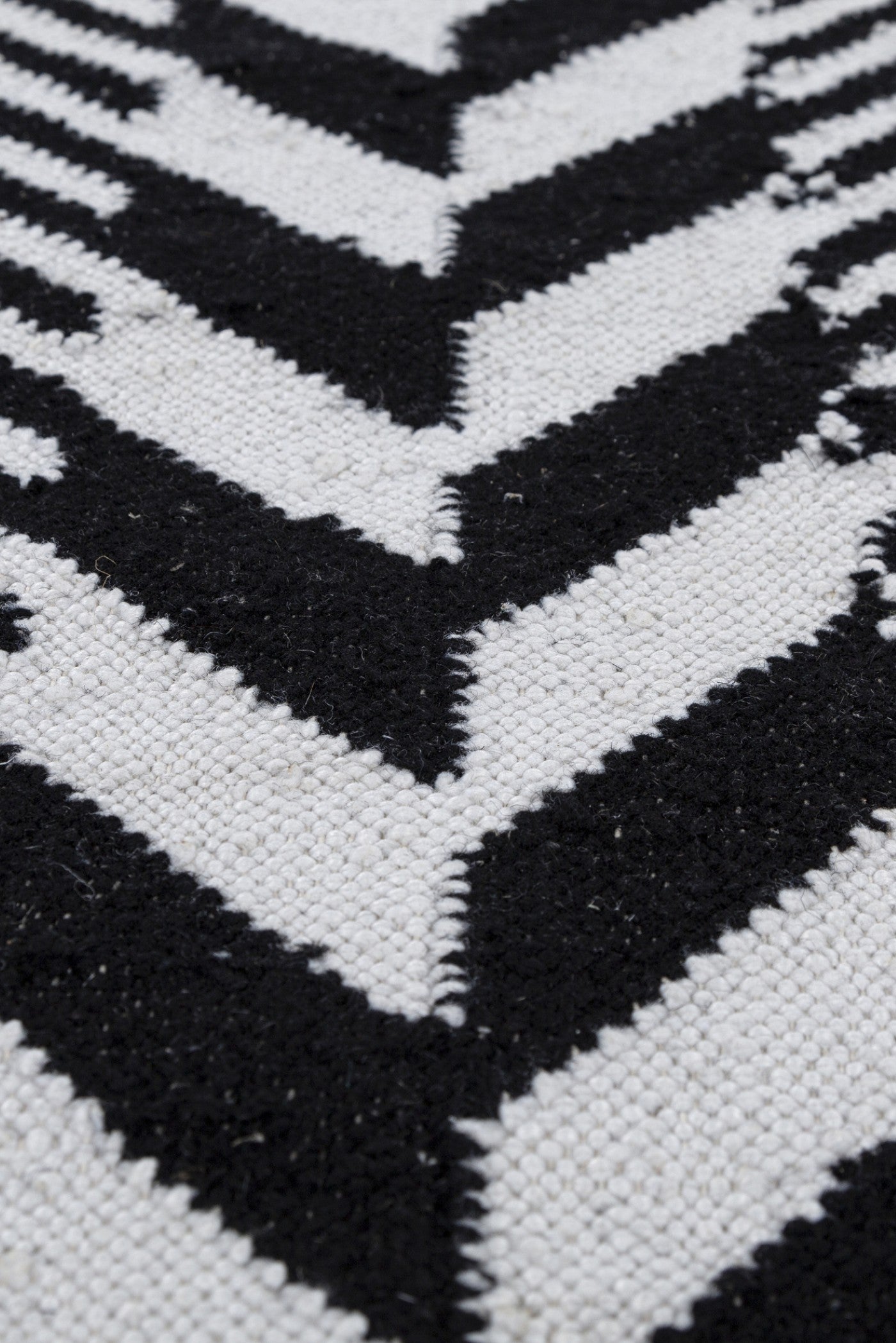 Jaipur Rugs Soft Interlocking Chevron 6X9 Feet Rug| Ebony & Undyed White Hand Knotted Dhurrie Carpet For Living Room