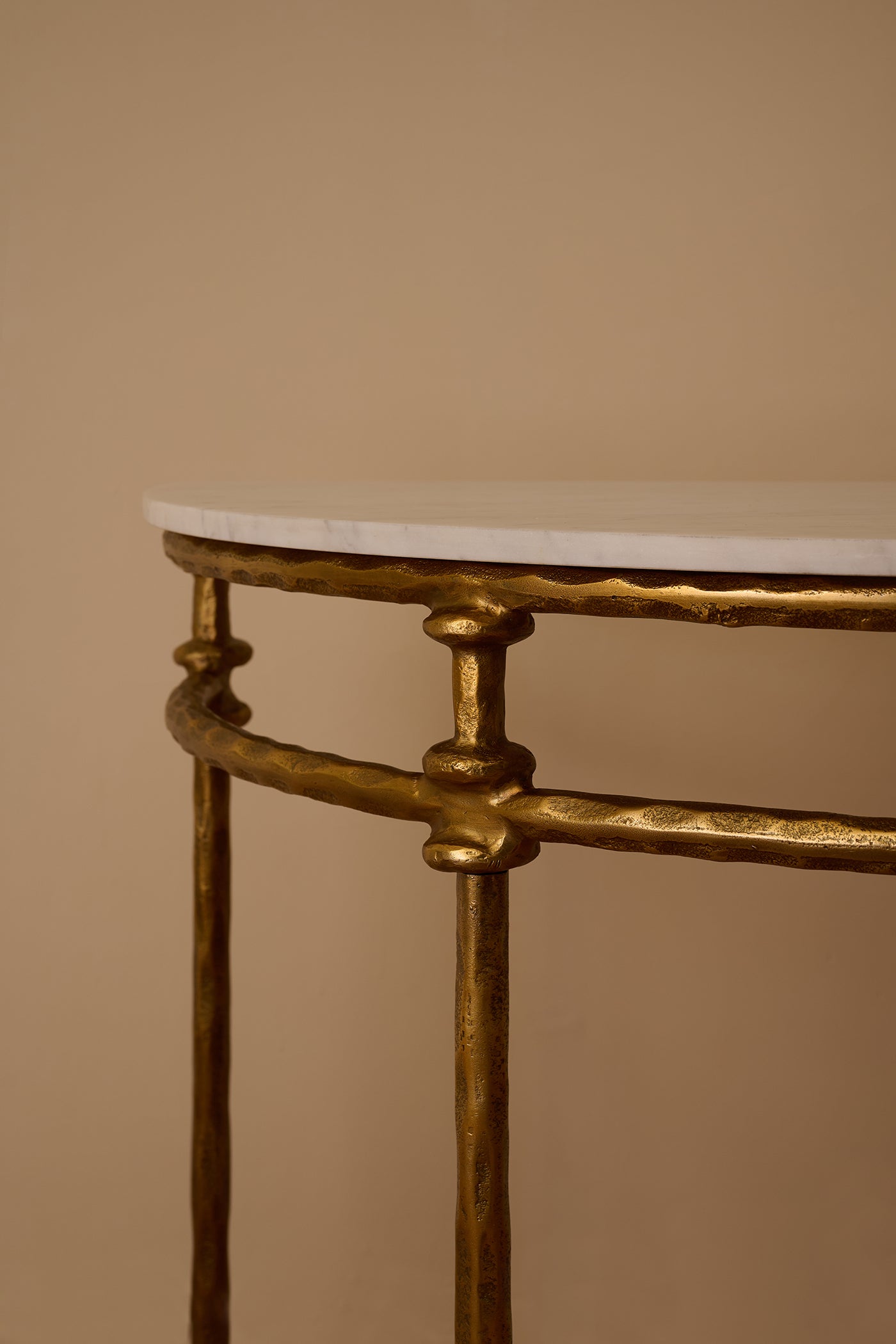 Jina
Console Table