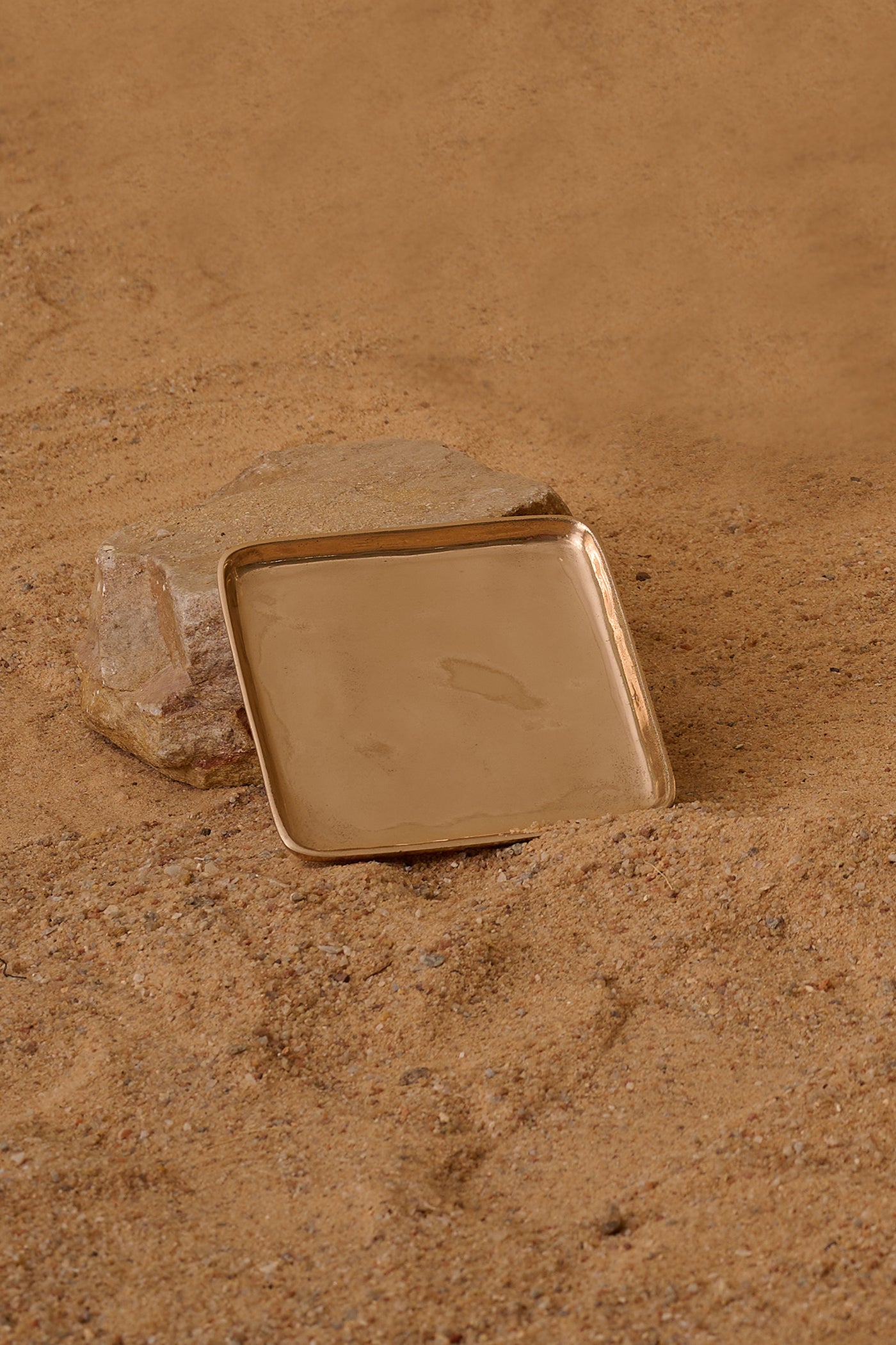 Khidki
Tray