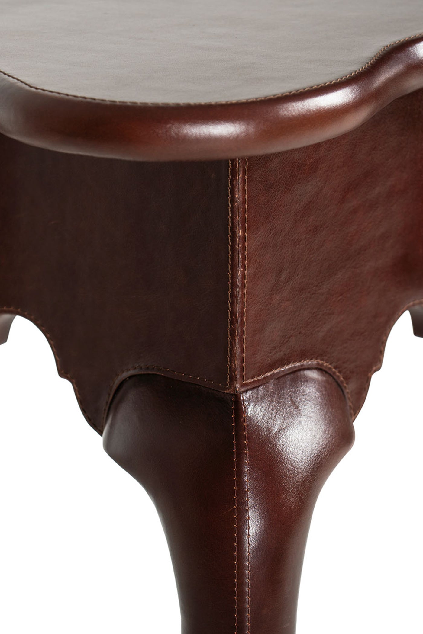 Queen Anne’S
Scalloped Table