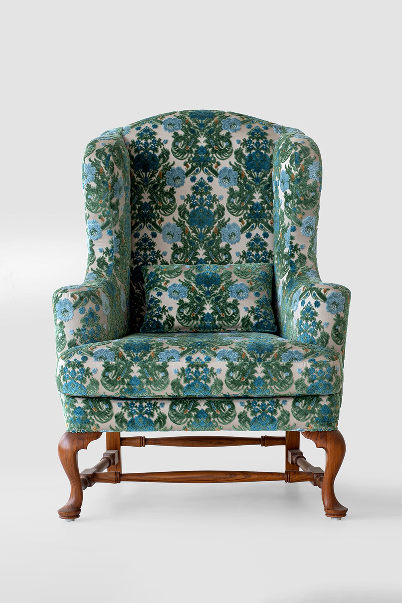 Queen Anne’S
Winged Armchair