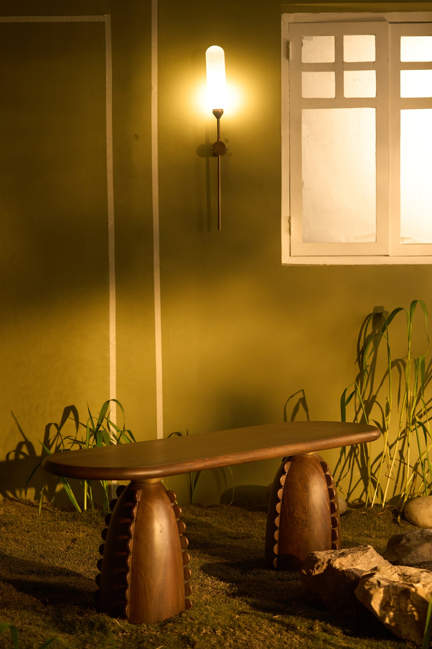 Kinara Oblong Outdoor
Wall Lamp
Gold and White