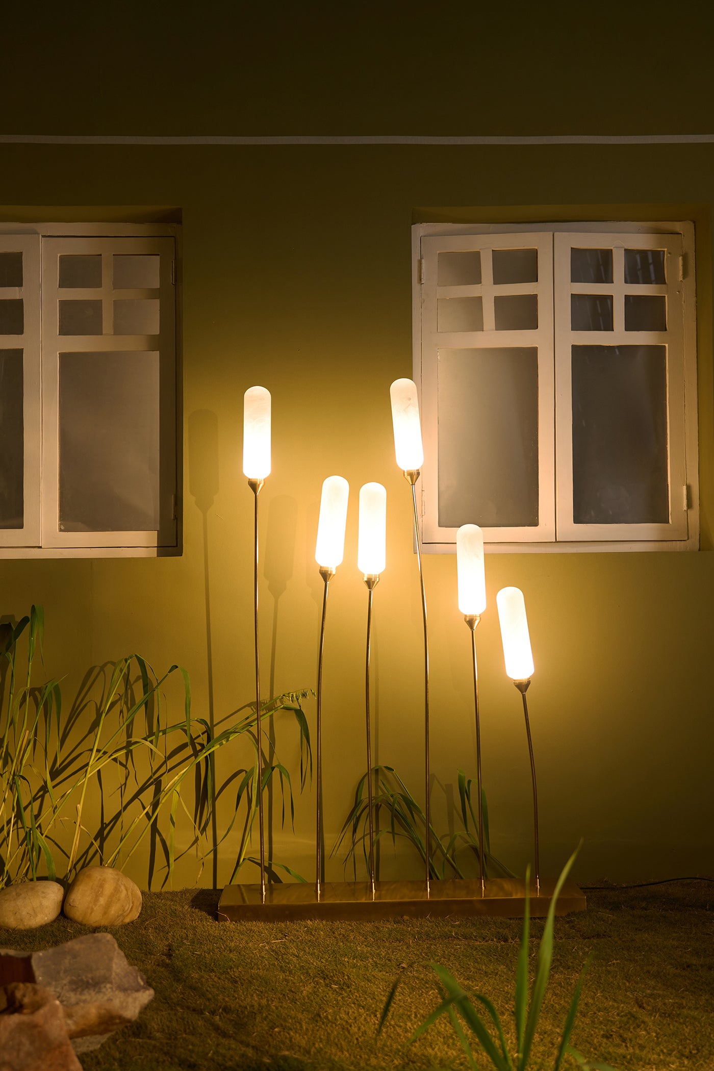 Kinara Outdoor
Floor Lamp
Gold and White