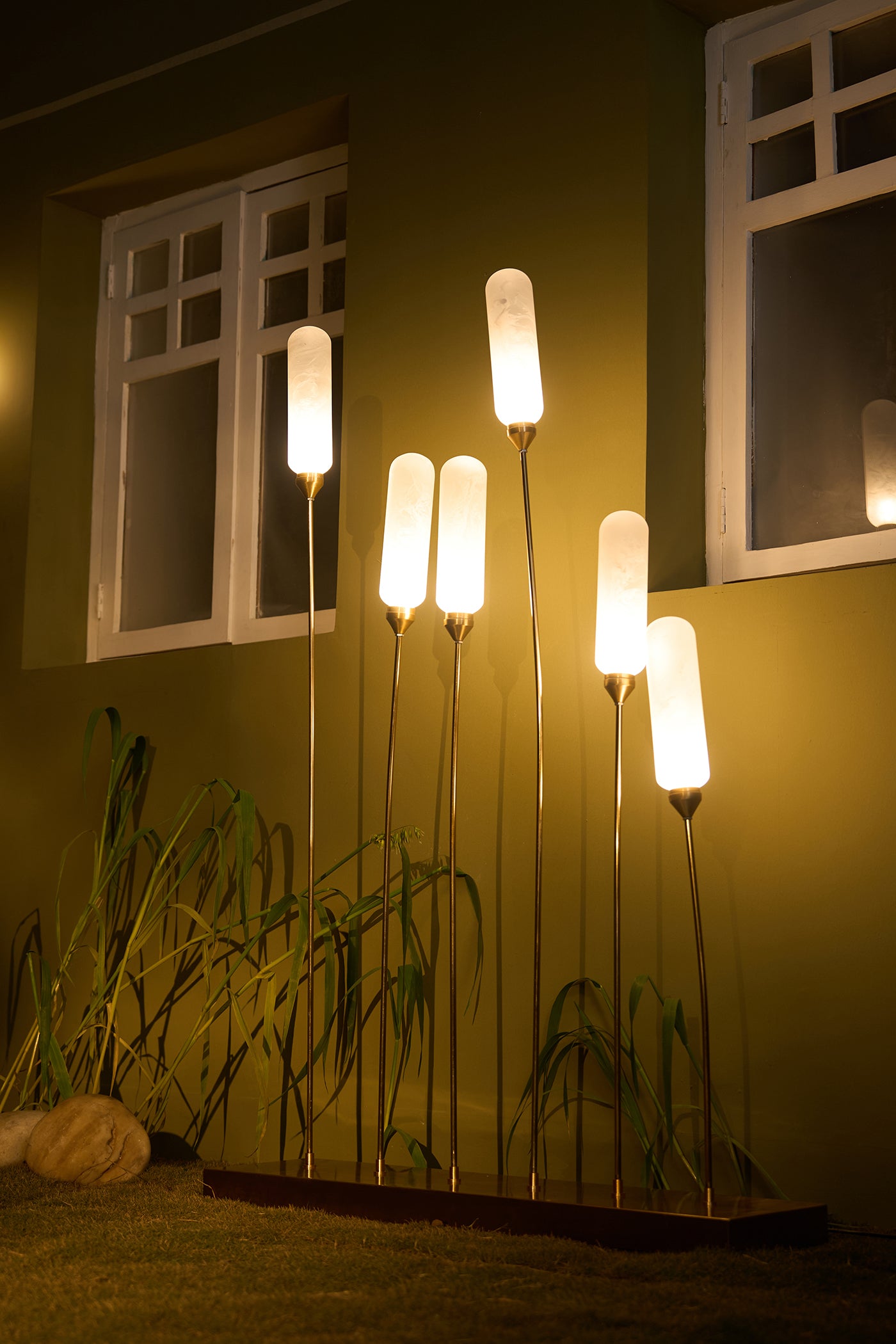 Kinara Outdoor
Floor Lamp
Gold and White