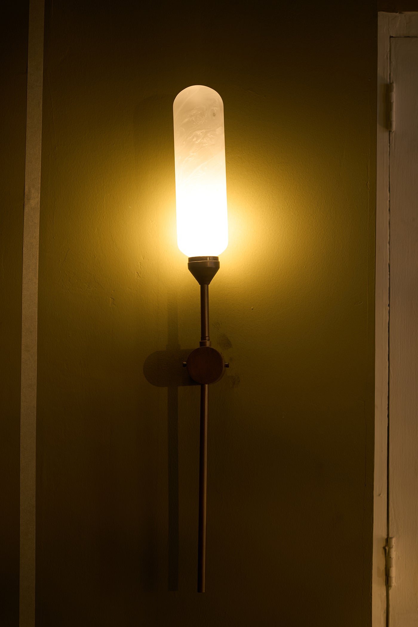 Kinara Oblong Outdoor
Wall Lamp
Gold and White