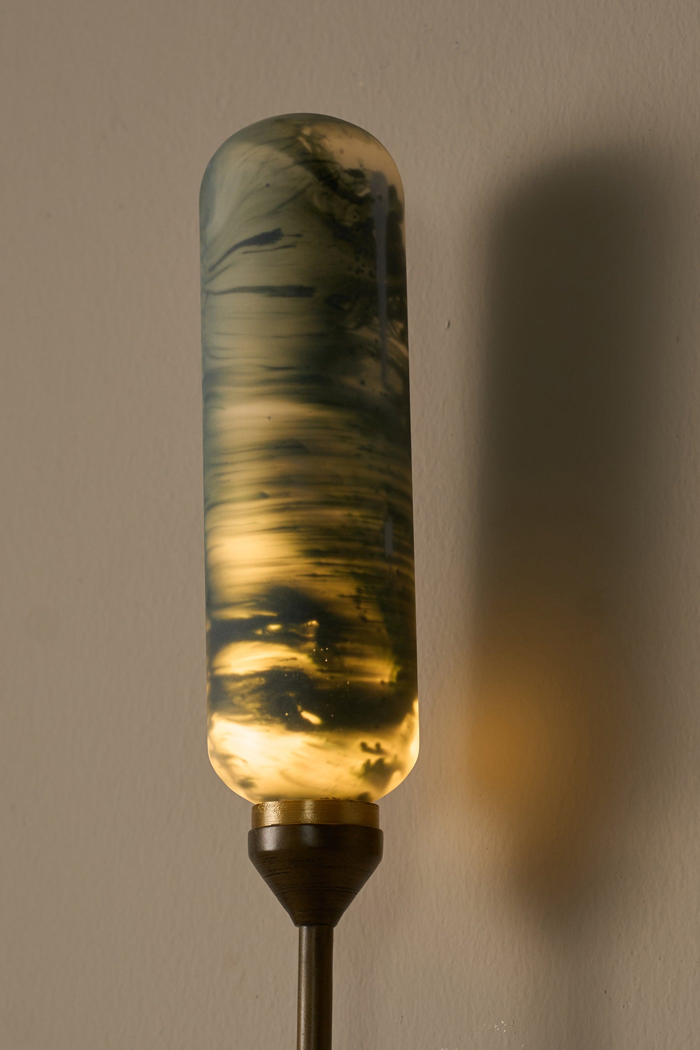 Kinara Oblong
Outdoor
Wall Lamp
Gold and Green