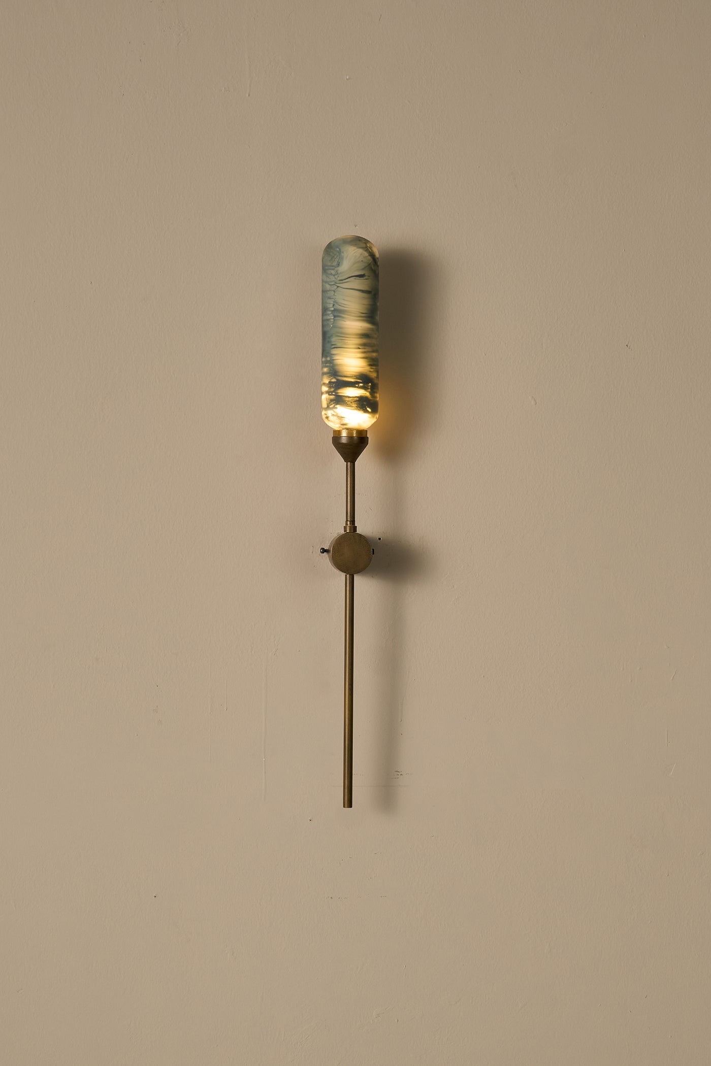 Kinara Oblong
Outdoor
Wall Lamp
Gold and Green