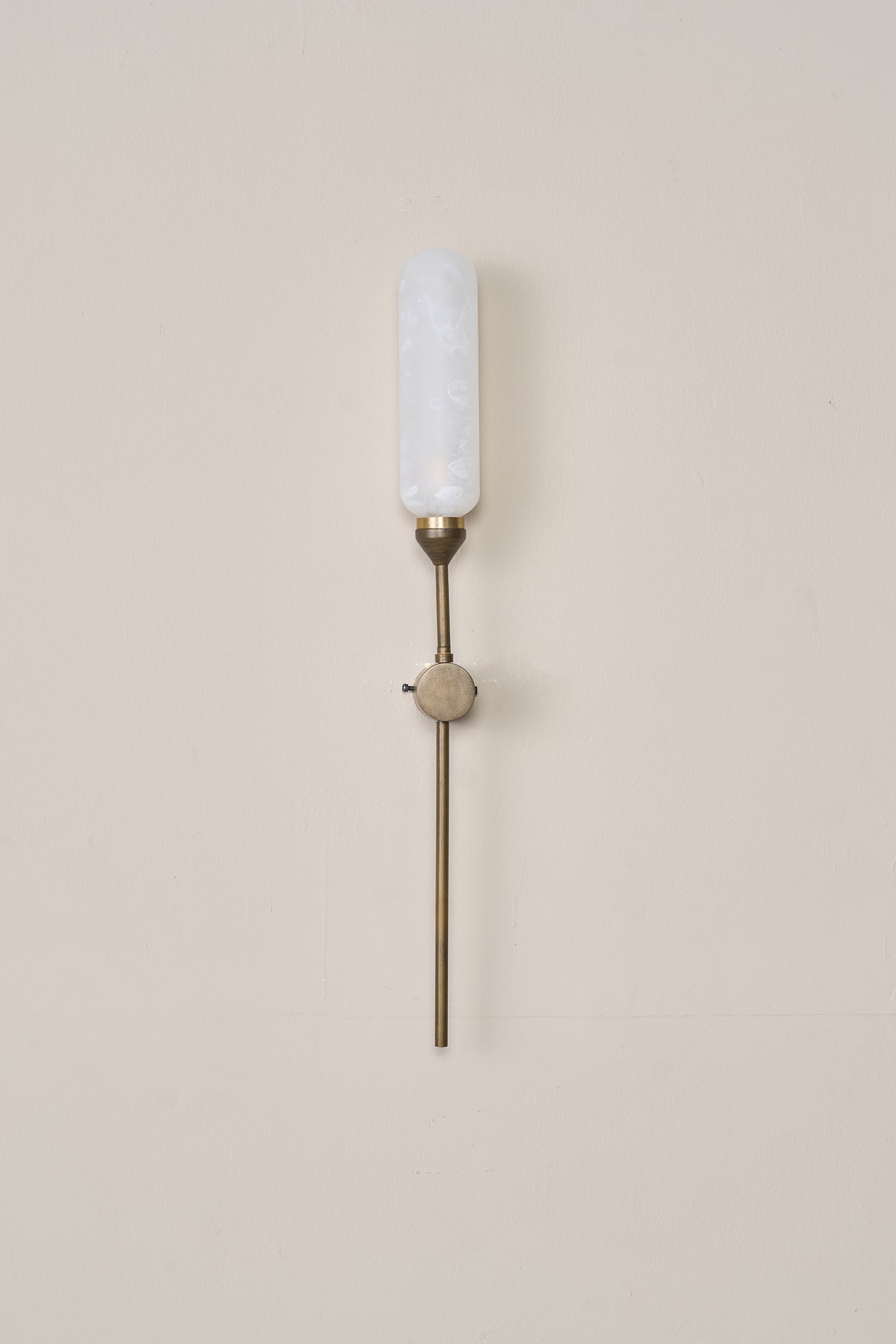 Kinara Oblong Outdoor
Wall Lamp
Gold and White